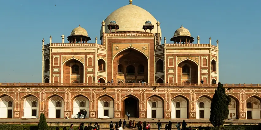Humayun’s Tomb a stunning Mughal-era architectural masterpiece with intricate designs.